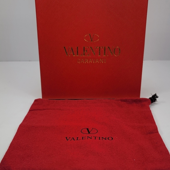 Valentino Garavani REVERSIBLE VLOGO SIGNATURE BELT IN GLOSSY CALFSKIN 70… - Picture 2 of 4